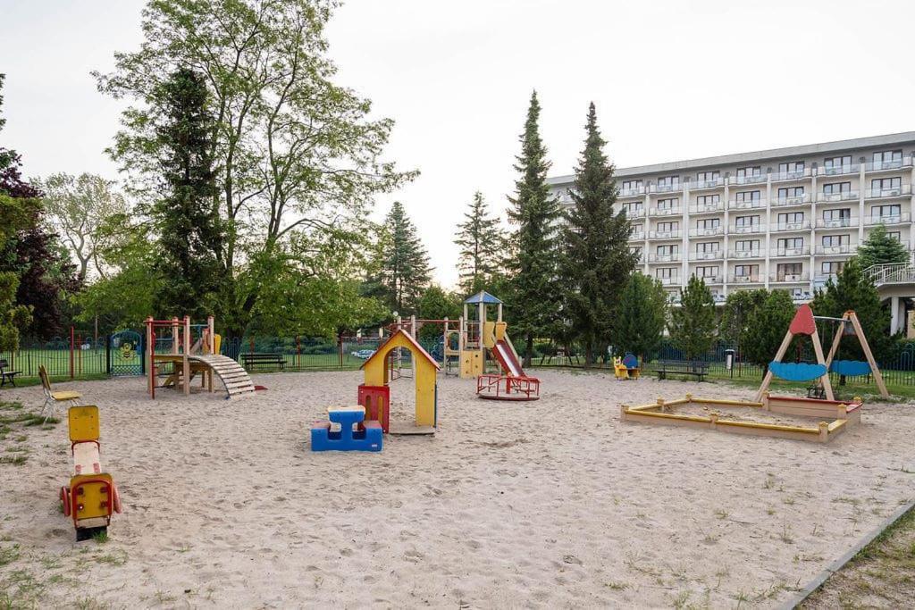 Apartament Ania Z Widokiem Na Morze W Hotelu Arka Kolberg Exterior foto